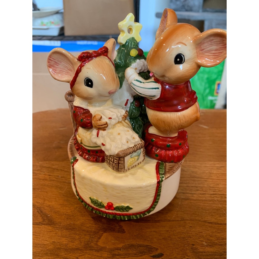 San Francisco Music Box Christmas 'Deck the Halls' - Works, see Video!